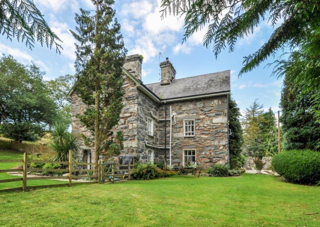 Cae Nest Hall Holiday home *