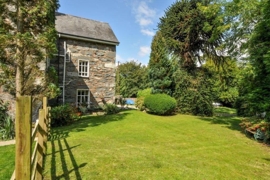 Cae Nest Hall Holiday home *