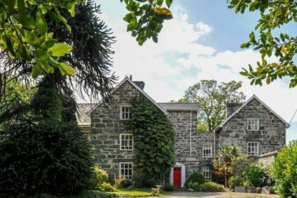 Cae Nest Hall Holiday home *